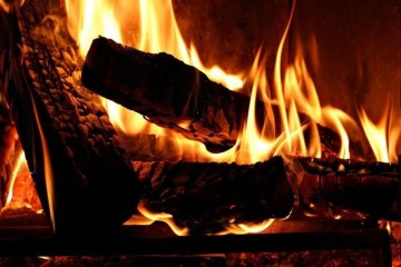 Khutbah Idul Fitri: Meraih Kemenangan dengan Ketaatan Khutbah Idul Fitri: Meraih Kemenangan dengan Ketaatan